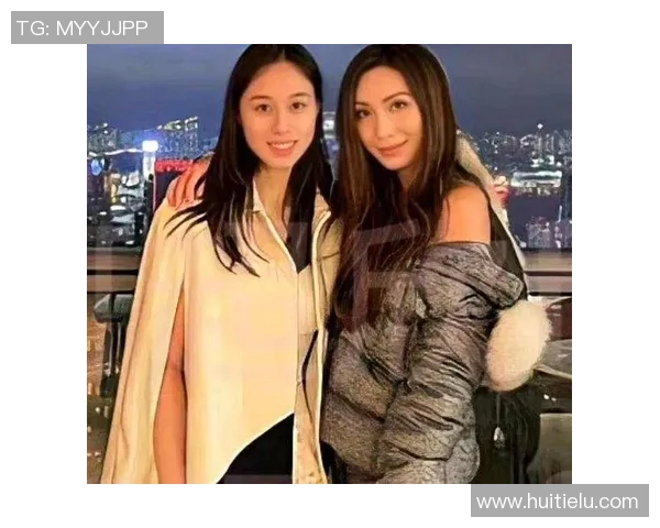 美丽瞬间足球明星与美女的亲密合影展现魅力与风采 美丽瞬间足球明星与美女的亲密合影展现魅力与风采