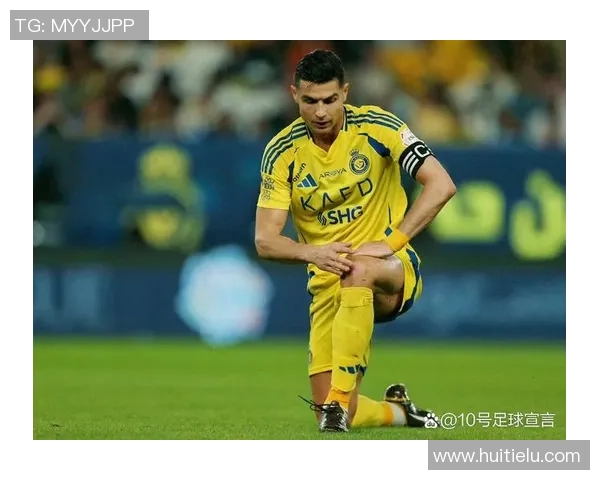 足球明星滚动判罚视频揭示比赛真相引发热议与争论